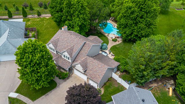 6004 Nottingham Drive, Johnston, IA 50131