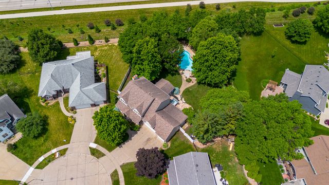 6004 Nottingham Drive, Johnston, IA 50131