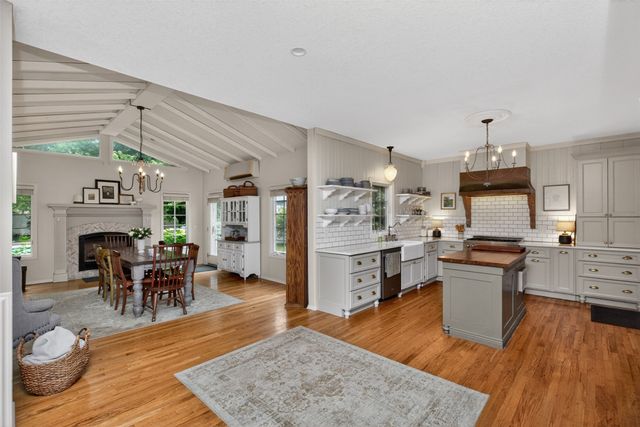 6004 Nottingham Drive, Johnston, IA 50131