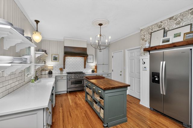 6004 Nottingham Drive, Johnston, IA 50131