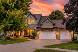 6004 Nottingham Drive, Johnston, IA 50131