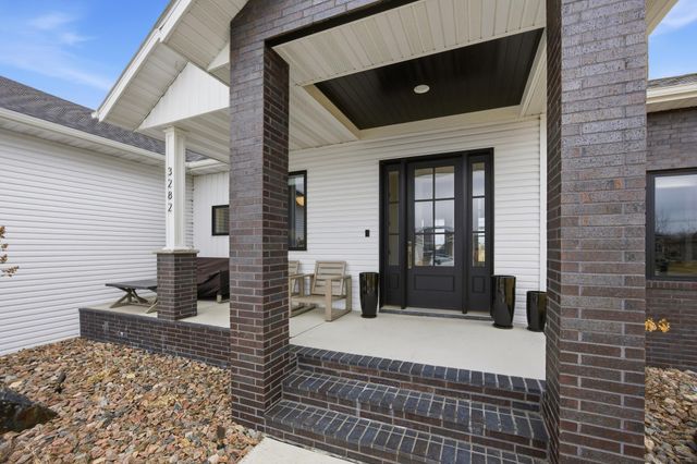 3282 47th Avenue S, Fargo, ND 58104