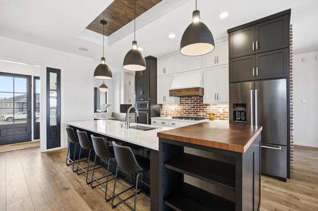 3282 47th Avenue S, Fargo, ND 58104