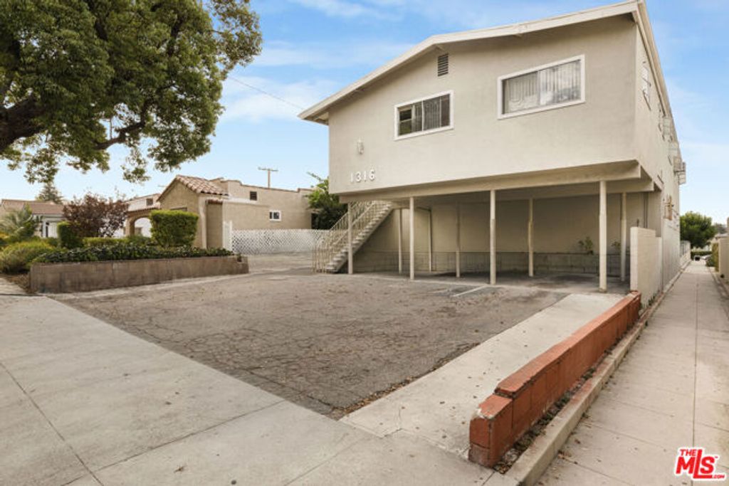 1316 Barrington Way, Glendale, CA 91206