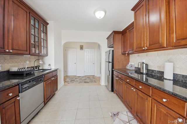 43 Calton Road 4A, New Rochelle, NY 10804