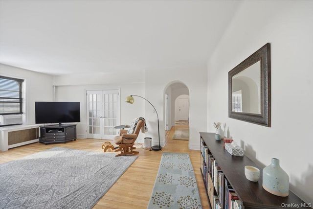 43 Calton Road 4A, New Rochelle, NY 10804