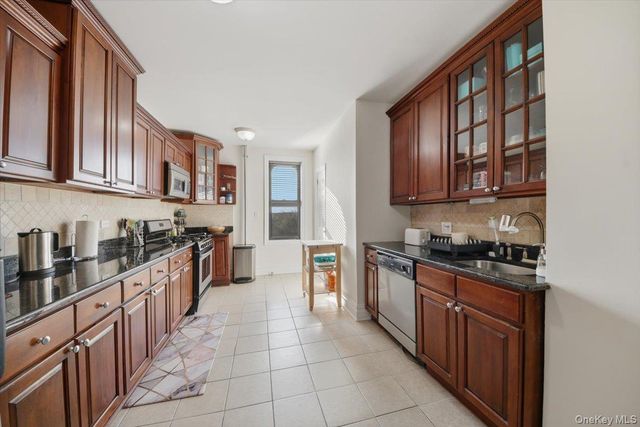 43 Calton Road 4A, New Rochelle, NY 10804