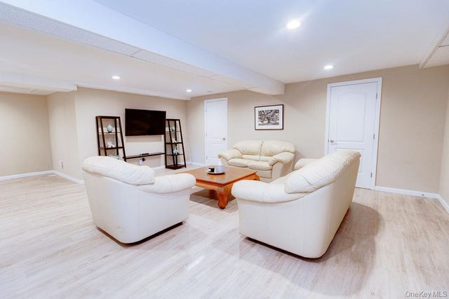 4 Conscience Bay Road, Setauket, NY 11733