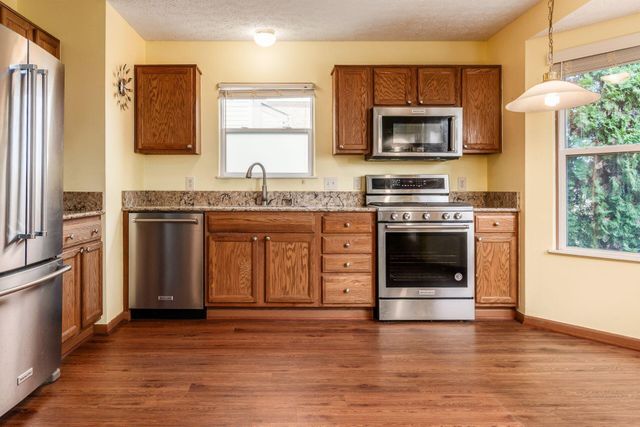 206 Purple Finch Loop, Pataskala, OH 43062