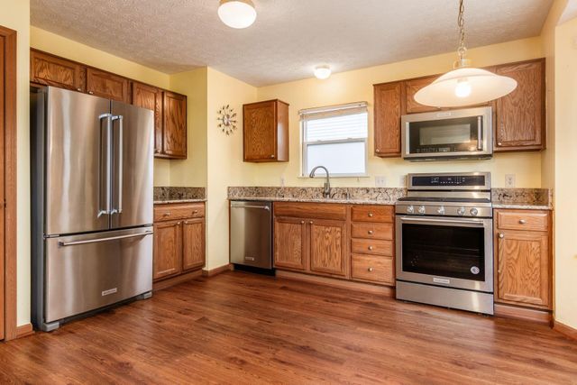 206 Purple Finch Loop, Pataskala, OH 43062