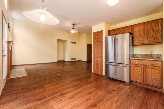 206 Purple Finch Loop, Pataskala, OH 43062