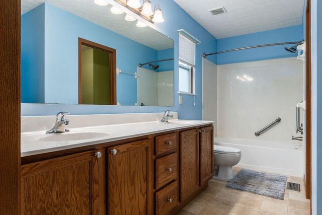 206 Purple Finch Loop, Pataskala, OH 43062