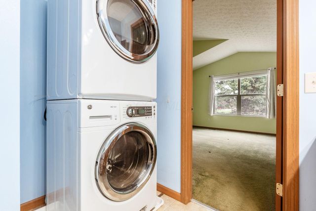 206 Purple Finch Loop, Pataskala, OH 43062