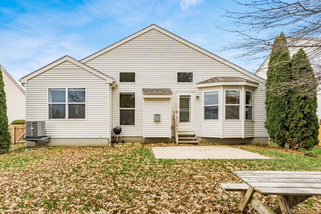 206 Purple Finch Loop, Pataskala, OH 43062