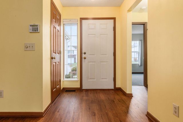 206 Purple Finch Loop, Pataskala, OH 43062