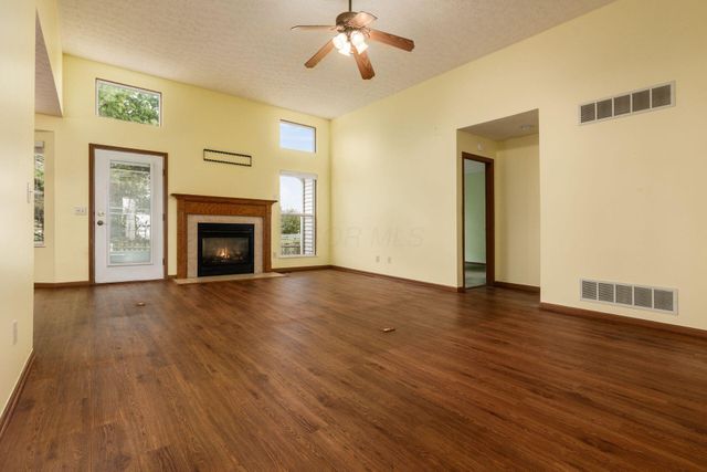 206 Purple Finch Loop, Pataskala, OH 43062