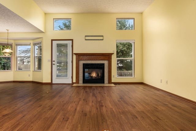 206 Purple Finch Loop, Pataskala, OH 43062