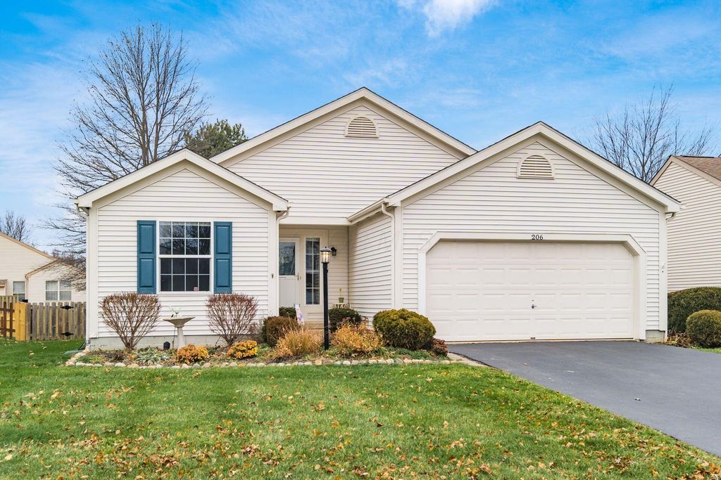 206 Purple Finch Loop, Pataskala, OH 43062