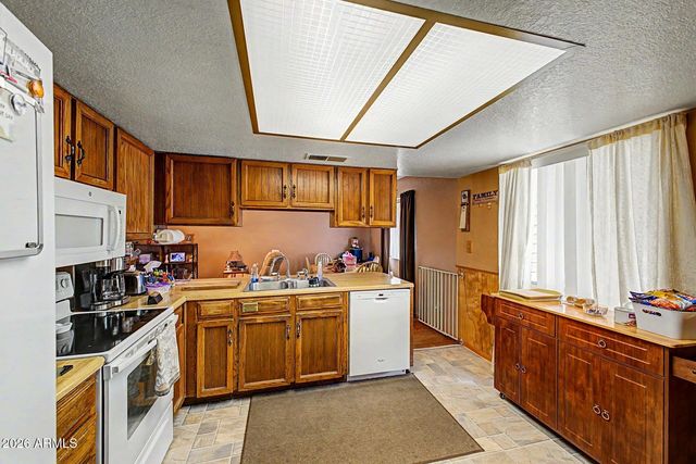 313 W PIUTE Avenue, Phoenix, AZ 85027