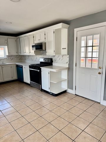 133 Endicott St 1, Worcester, MA 01610