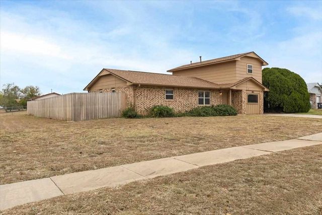 341 SW 71st St, Lawton, OK 73505
