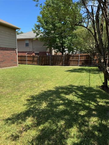 1114 Cherrytree Drive, Arlington, TX 76001