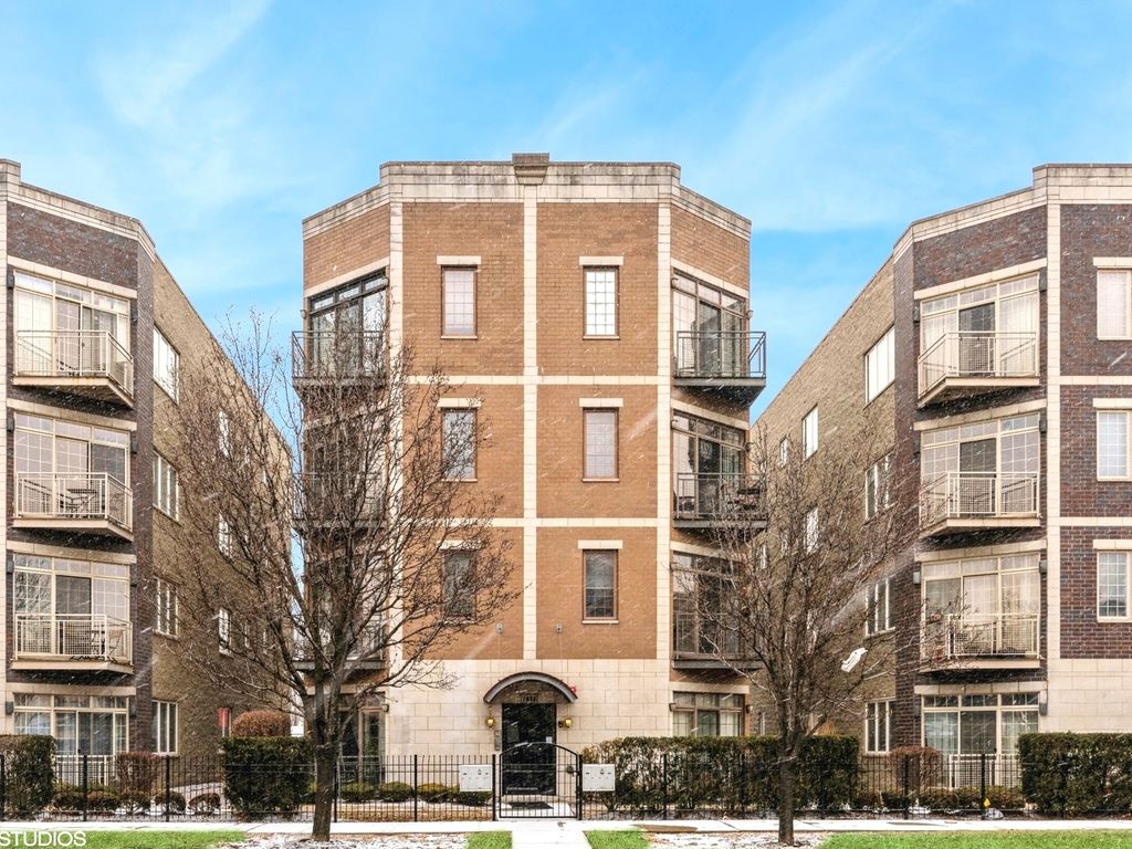 7932 W Grand Avenue 2W, Elmwood Park, IL 60707