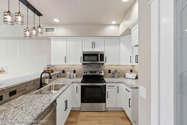 7426 Denman Court 413, White City, OR 97503