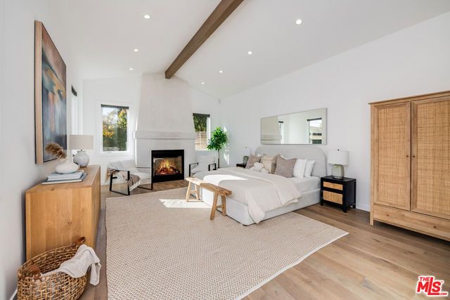 935 S Burnside Avenue, Los Angeles, CA 90036