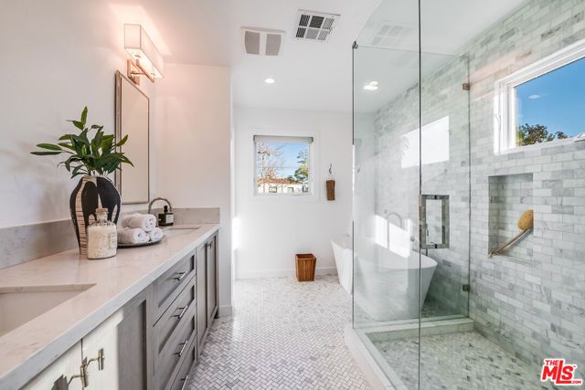 935 S Burnside Avenue, Los Angeles, CA 90036