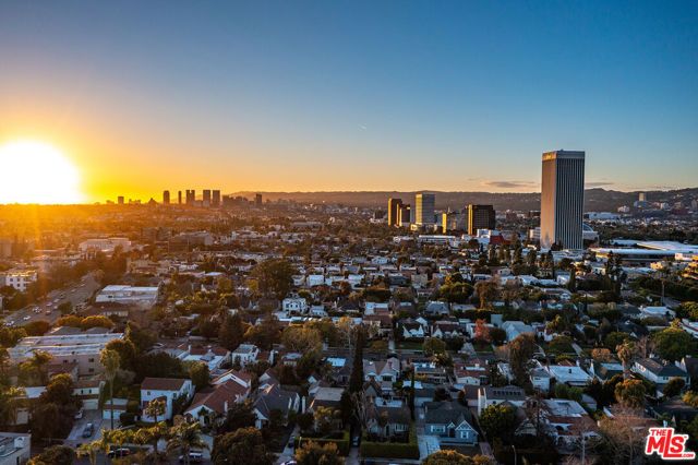 935 S Burnside Avenue, Los Angeles, CA 90036