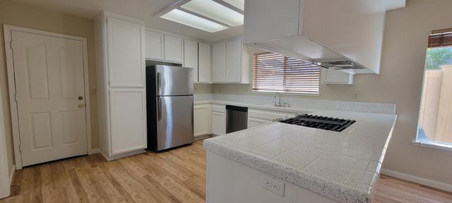 9017 Laguna Springs Way, Elk Grove, CA 95758