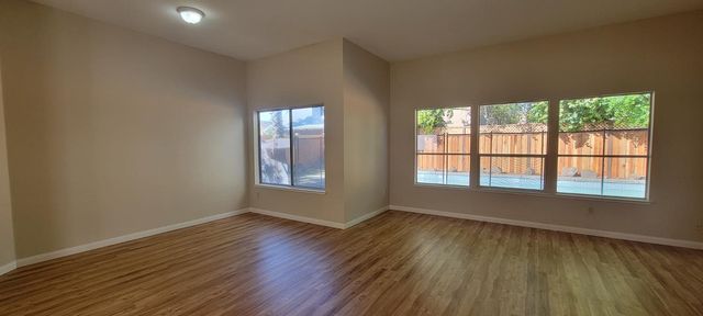 9017 Laguna Springs Way, Elk Grove, CA 95758