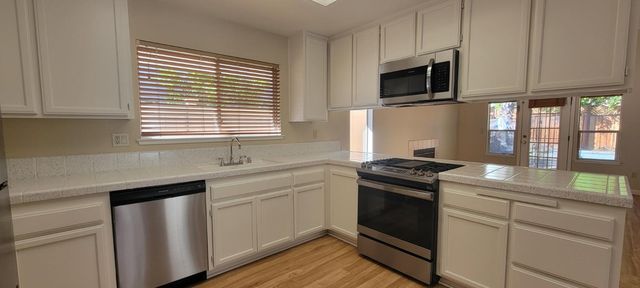 9017 Laguna Springs Way, Elk Grove, CA 95758