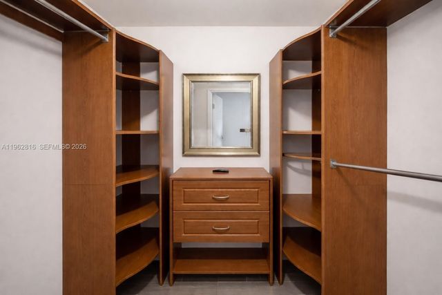 400 Kings Point Dr 224, Sunny Isles Beach, FL 33160