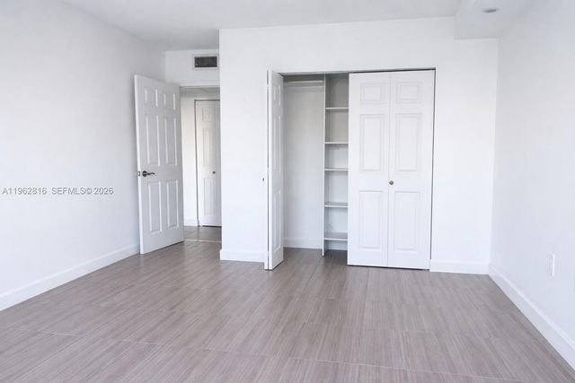 400 Kings Point Dr 224, Sunny Isles Beach, FL 33160