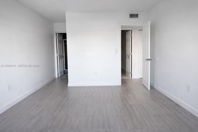 400 Kings Point Dr 224, Sunny Isles Beach, FL 33160