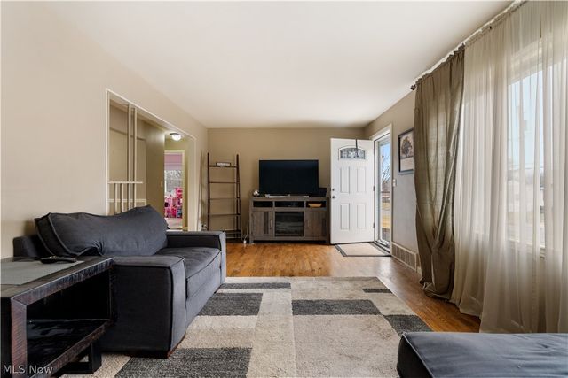 2642 10th Street, Cuyahoga Falls, OH 44221