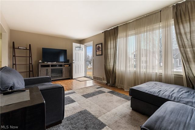 2642 10th Street, Cuyahoga Falls, OH 44221