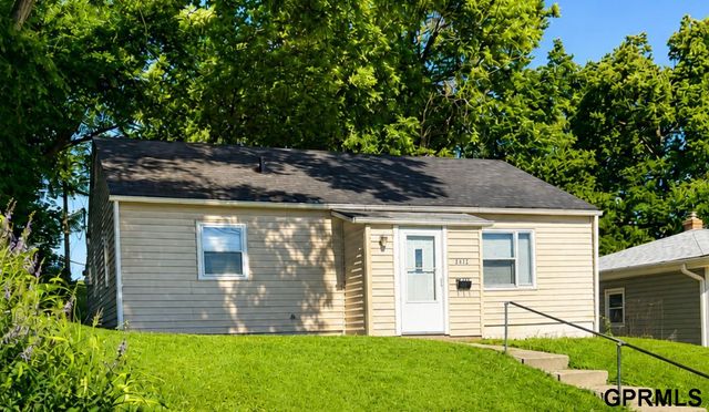 2122 S 46 Street, Omaha, NE 68106