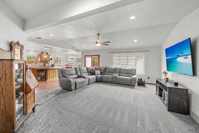 17 Carefree Lane, Pueblo, CO 81001