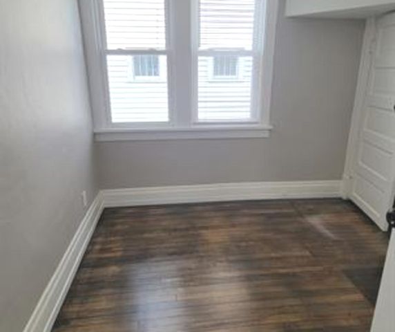 918 N Ash Street, Waukegan, IL 60085