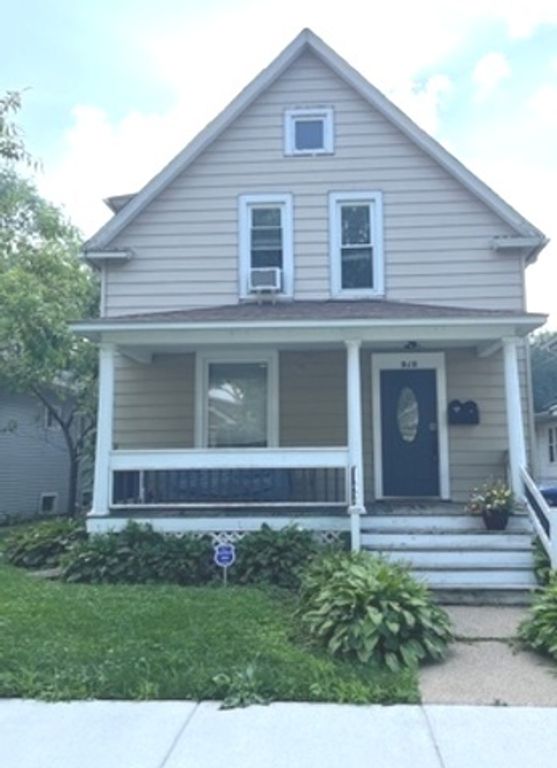 918 N Ash Street, Waukegan, IL 60085
