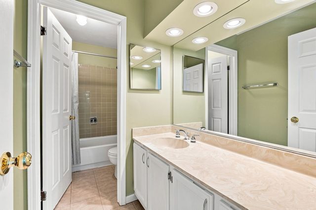 4345 Rock Cove Drive, Hoffman Estates, IL 60192