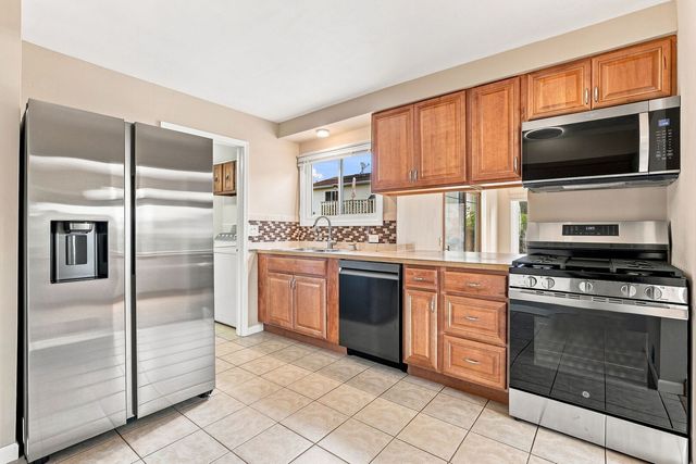 4345 Rock Cove Drive, Hoffman Estates, IL 60192
