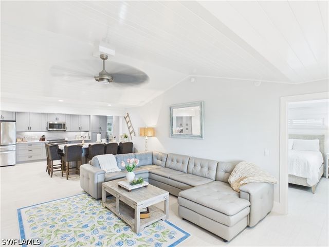 3650 Sunset BLVD, Naples, FL 34112