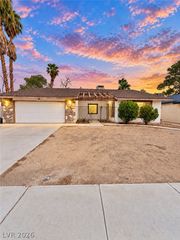 5704 Stallion Avenue, Las Vegas, NV 89108