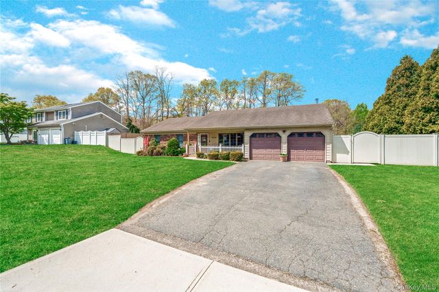 24 Sabre Drive, Selden, NY 11784