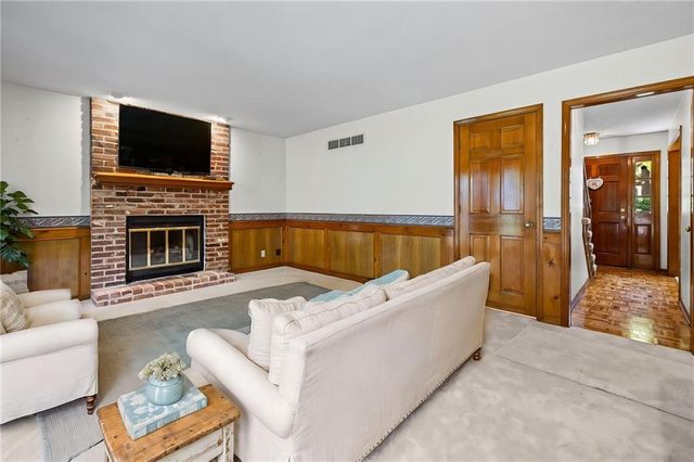 7304 W 114th Terrace, Overland Park, KS 66210
