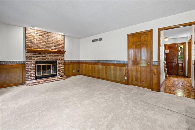 7304 W 114th Terrace, Overland Park, KS 66210